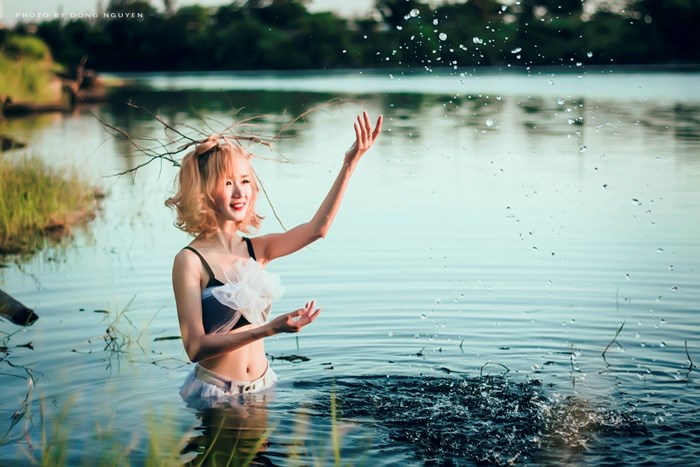 Bộ[-]ảnh[-]đẹp[-]của[-]nữ[-]sinh[-]Đà[-]Nẵng[-]khoe[-]sắc[-]dưới[-]hồ[-]nước